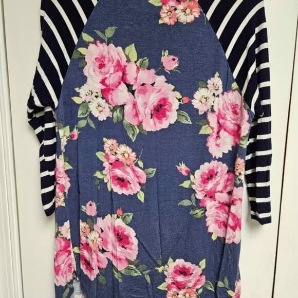 First Look Women's Large 3/4 length sleeve floral and stripe blue shirt - Picture 3 of 4